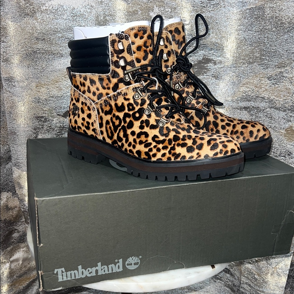 Women’s Timberland Leopard Animal Print Boots with Black Accents hair calf 8.5